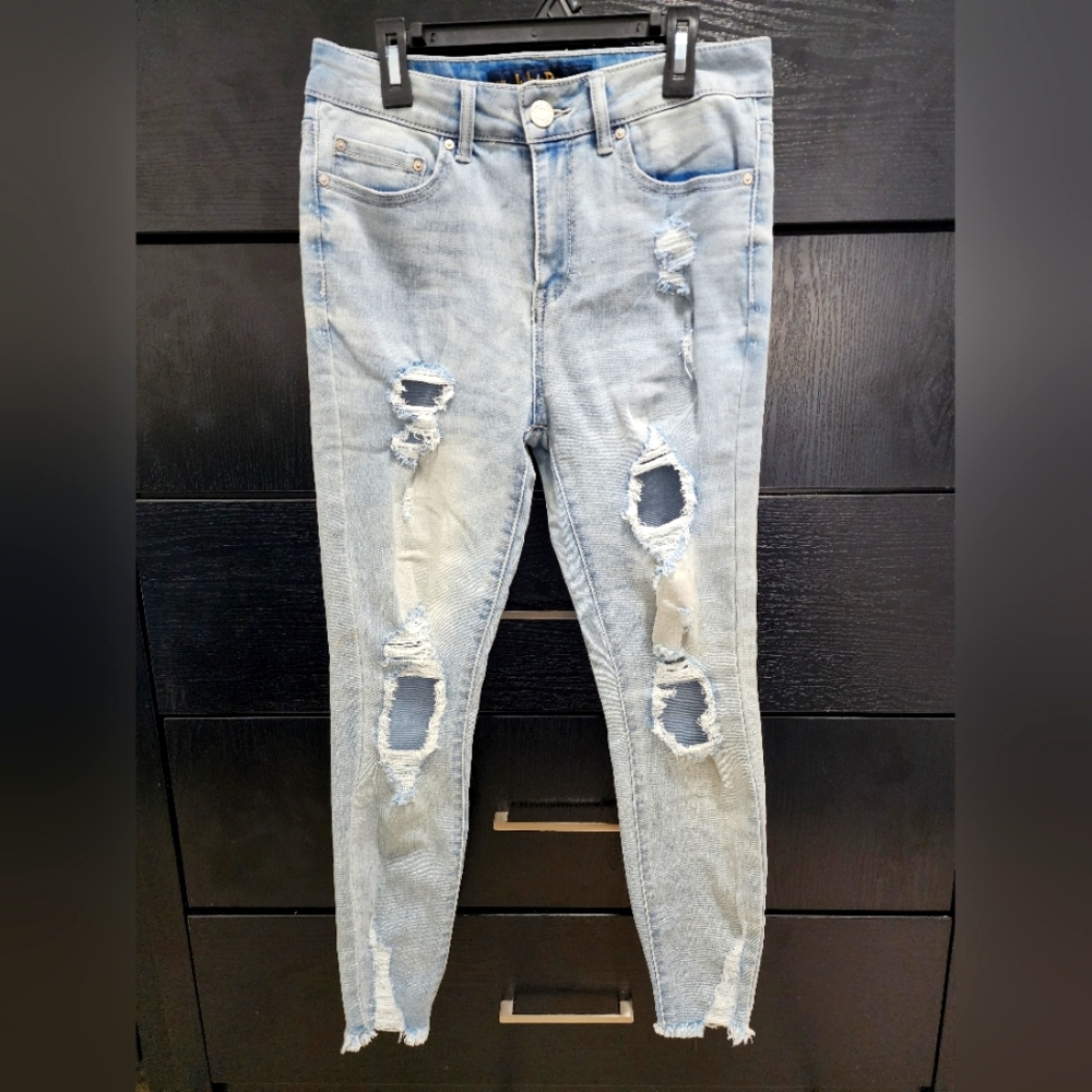 Indigo Rain Size 5 Lightwash distressed jeans